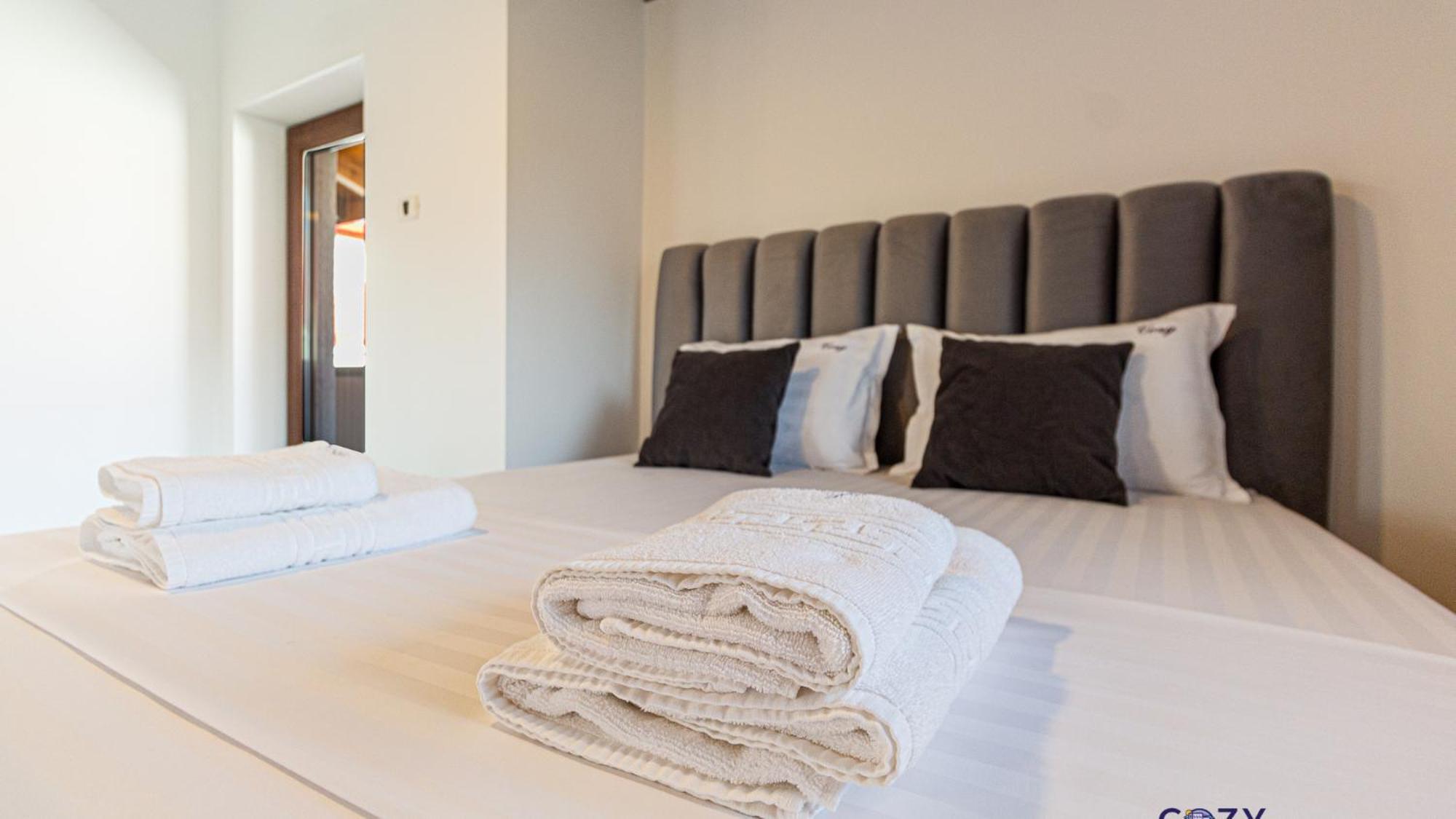 Cozy Brand New Boutique Aparthotel ブラショフ エクステリア 写真